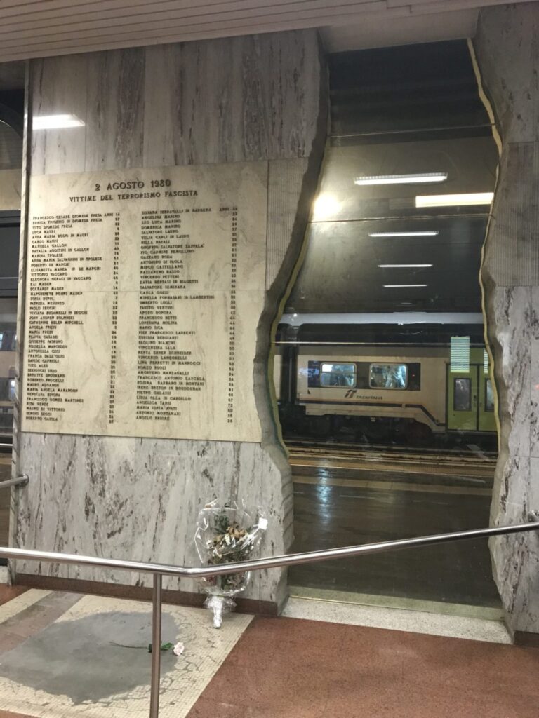 stazione centrale bologna squarcio